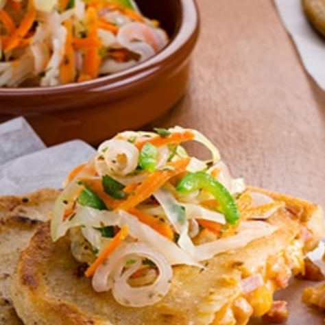 Pupusa Jamón con Queso