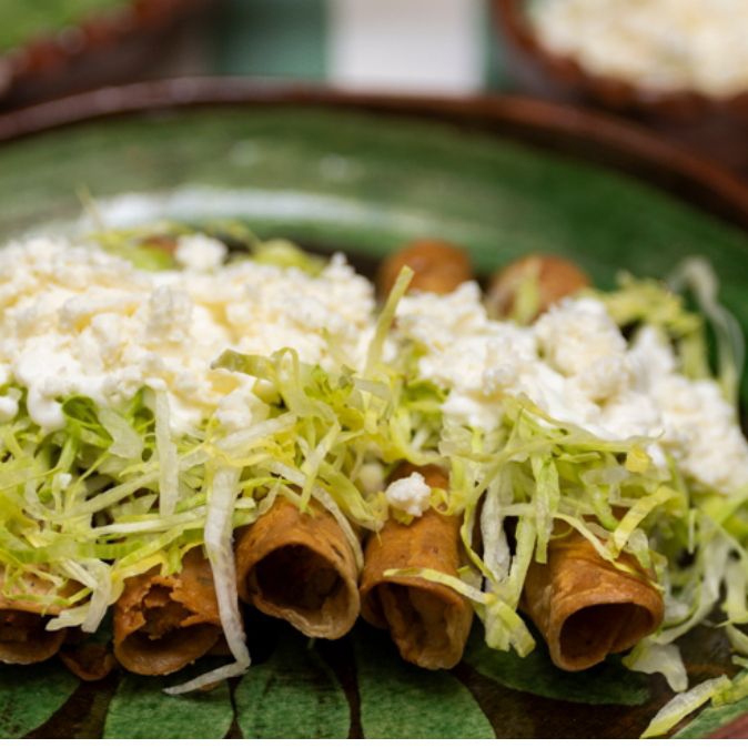 Tacos dorados de surtida