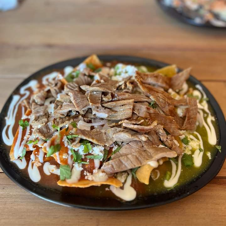 CHILAQUILES COMBINADOS CECINA BLANCA+BOLILLO+BEBID