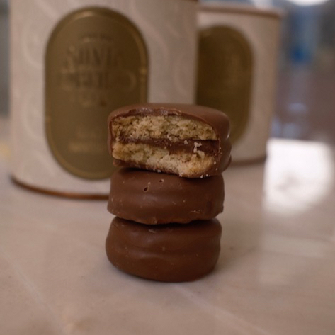 Bolacha amanteigada, recheada de Nutella e mergulhada no chocolate Belga. 320g