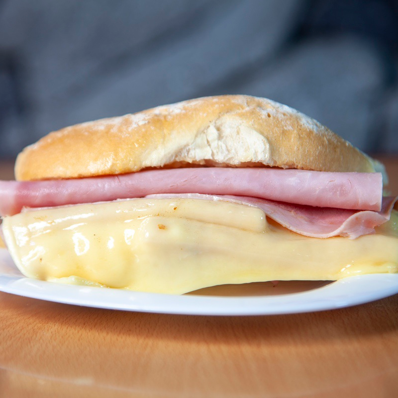 Torta Jamón con Queso Manchego