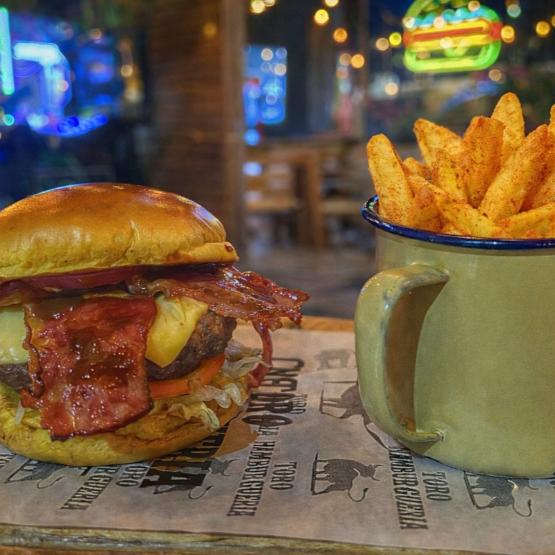 Pão Brioche , Hamburguer 160g ,Queijo Prato , Bacon , Barbecue , Alface , tomate , Cebola e Molho Especial