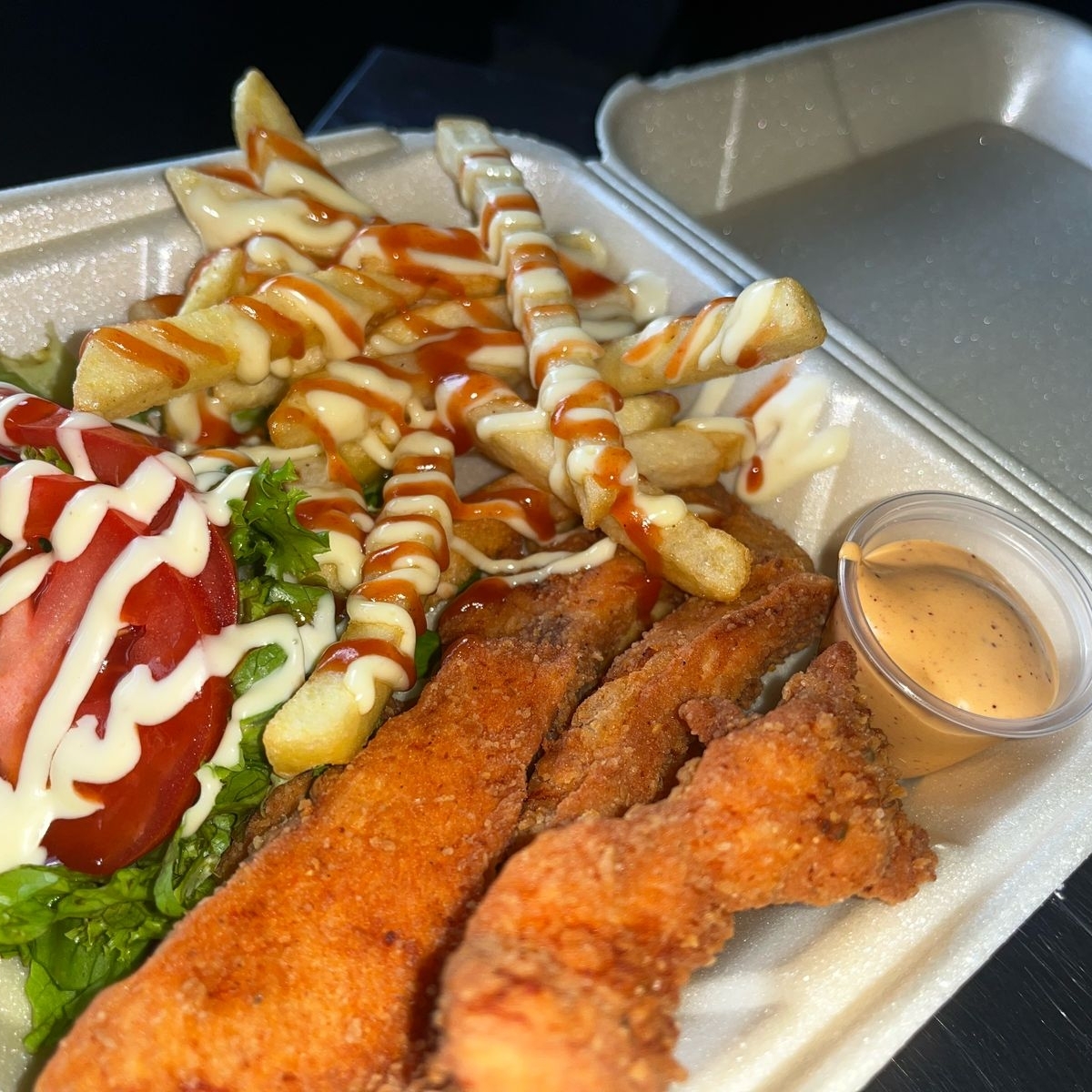Dedos de Pollo 5 Pzas + Papas Fritas