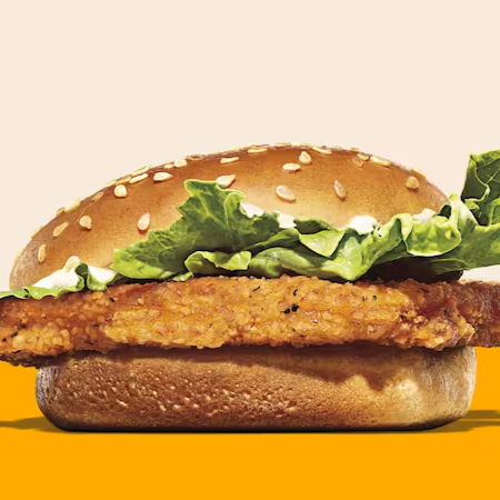 Frango crocante de 107g, pão com gergelim, salada fresca (alface) e maionese bk.