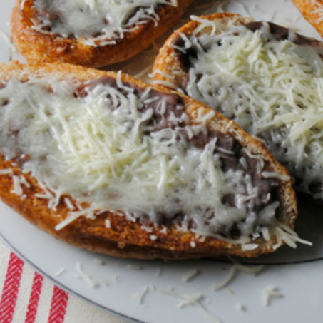 Mollete Frijoles con Queso