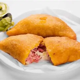 Empanada de Jamón y Queso