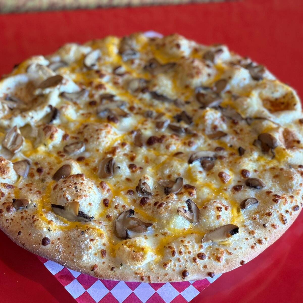Pizza Superqueso con Champiñones