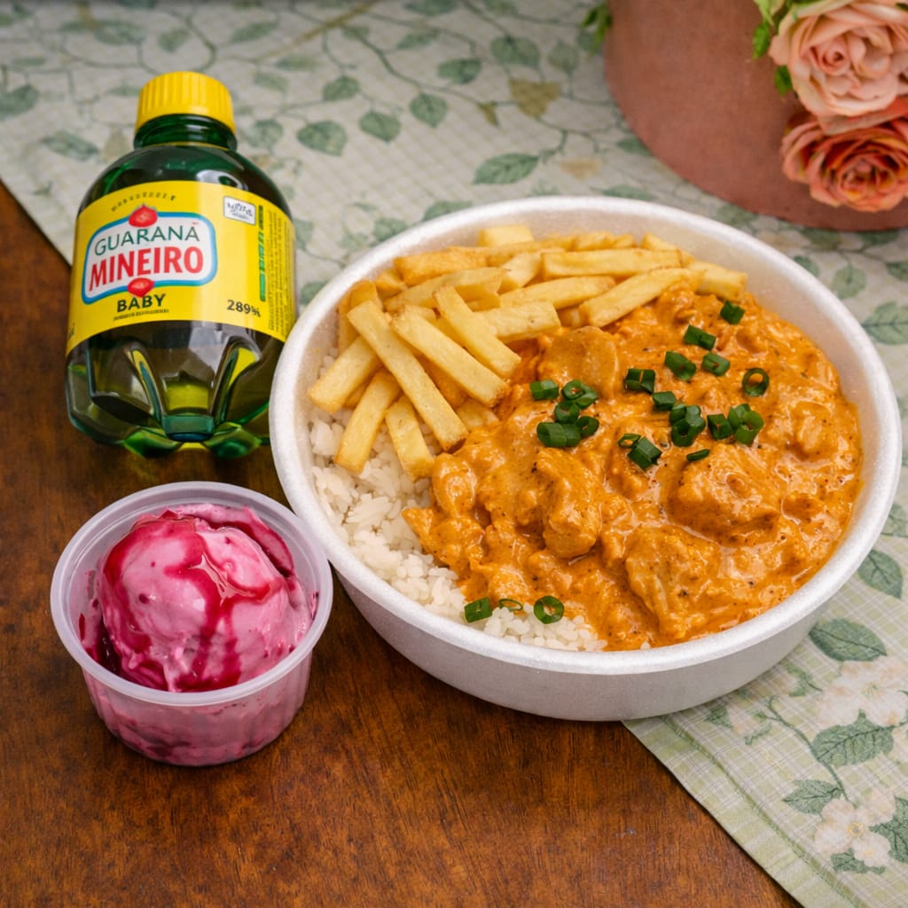 ESTROGONOFE DE FRANGO COM ARROZ/BATATA FRITA + MINEIRO BABY + SORVETE