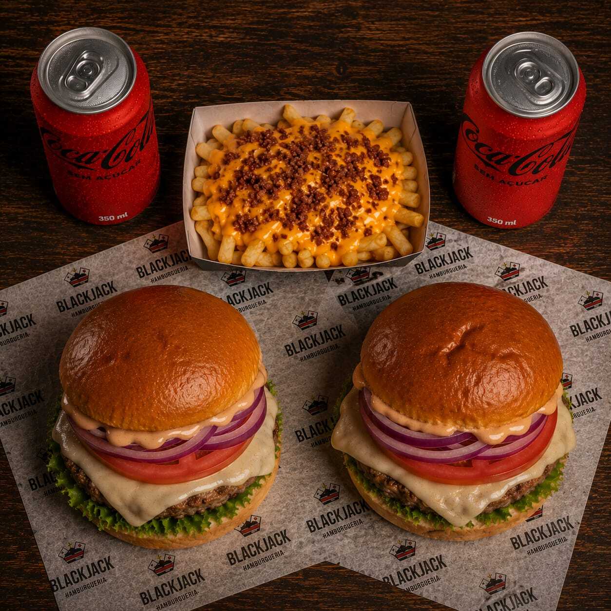 Promoção para dois com 2 refris a sua escolha, 2 x salada Tasty e uma generosa porção de batata frita com nosso delicioso molho de cheddar e bacon em cubos