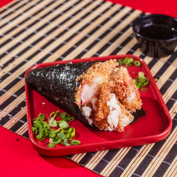 Nori, arroz japonês, creme chesse e kani crock