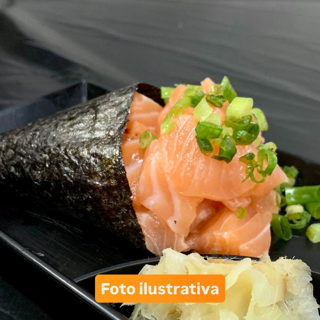 Temaki Salmão Grelhado, Camarão e Cebolinha. (com arroz)