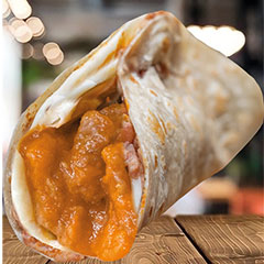 Montado de chicharrón en salsa ranchera