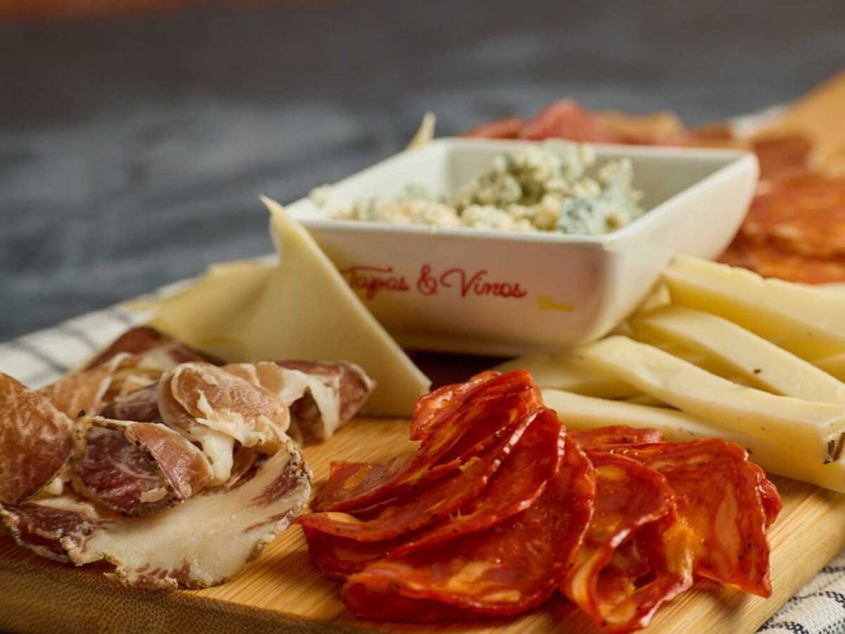 Decante tapas y vinos