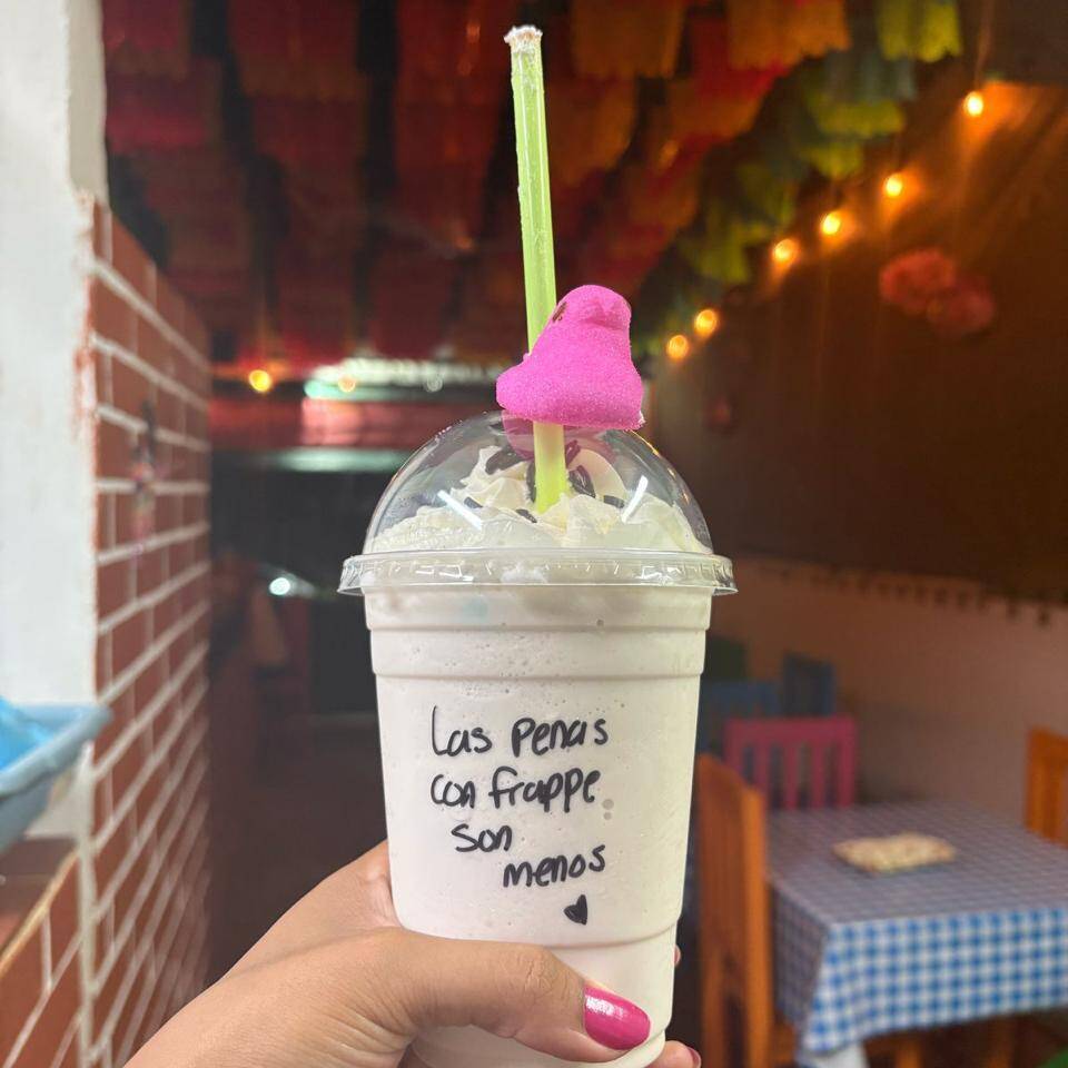 Frappé de fresas con crema