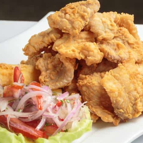 CHICHARRÓN PESCADO + CHILCANITO
