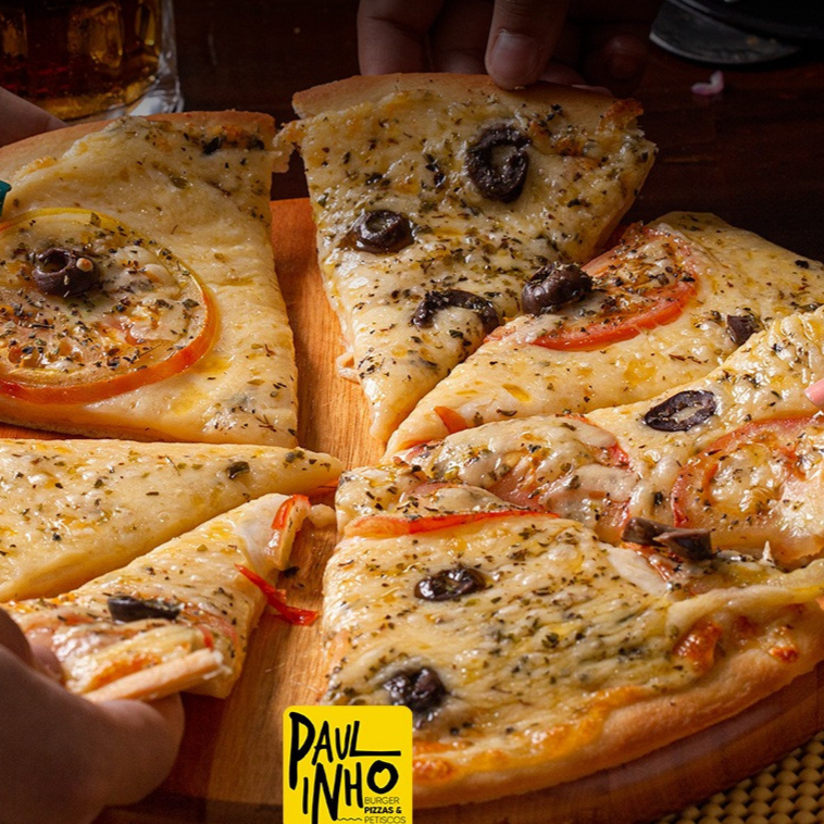 Mussarela , tomate, azeitona e oregano.