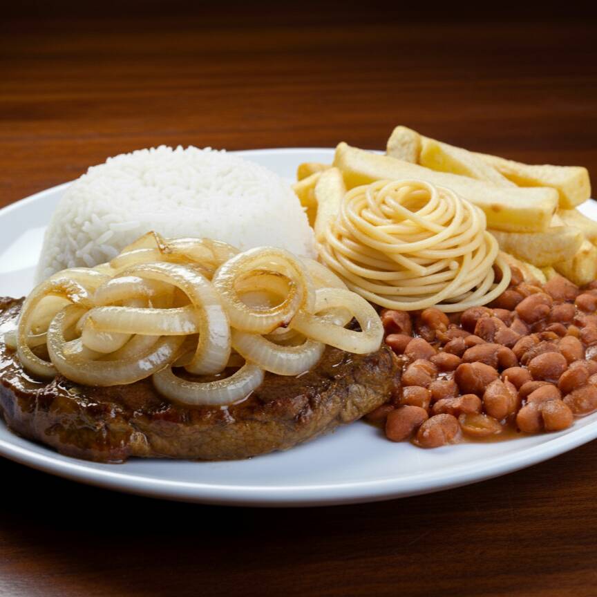 Bife grelhado suculento acompanhado de batatas fritas crocantes, arroz branco soltinho, macarrão ao alho e óleo e feijão saboroso. Um clássico que conquista!