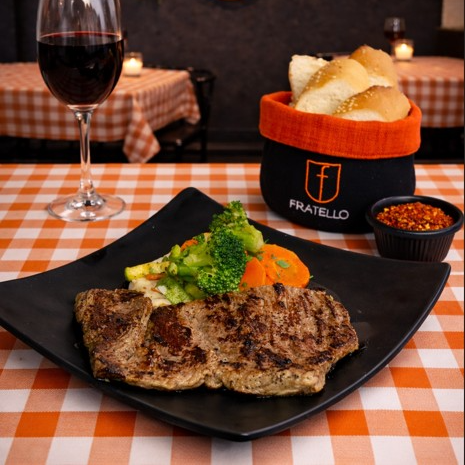 Arrachera con Aligot de papa y vegetales salteados