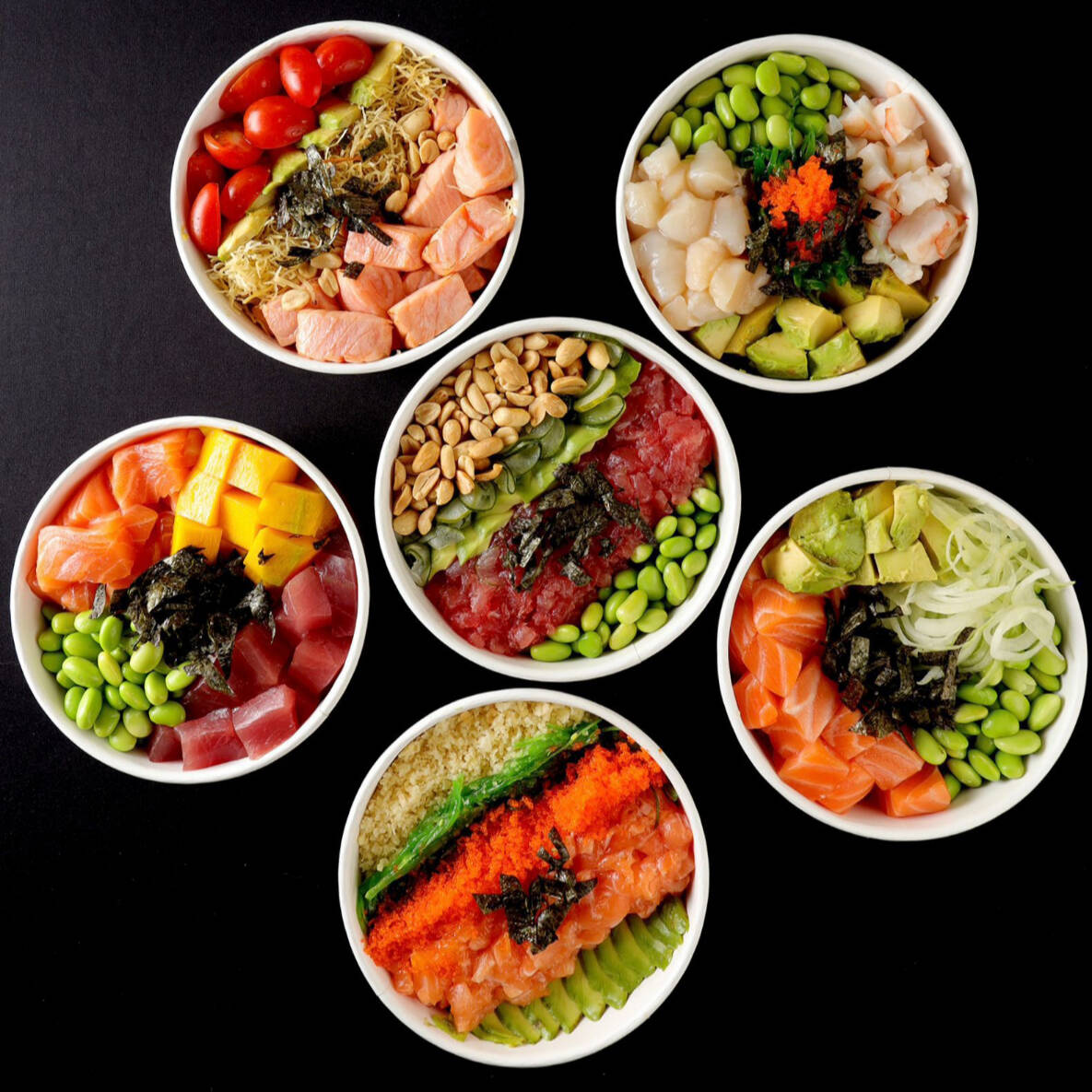 Todos os Monte seu BadaPoke são finalizados com alga nori picada e gergelim torrado.