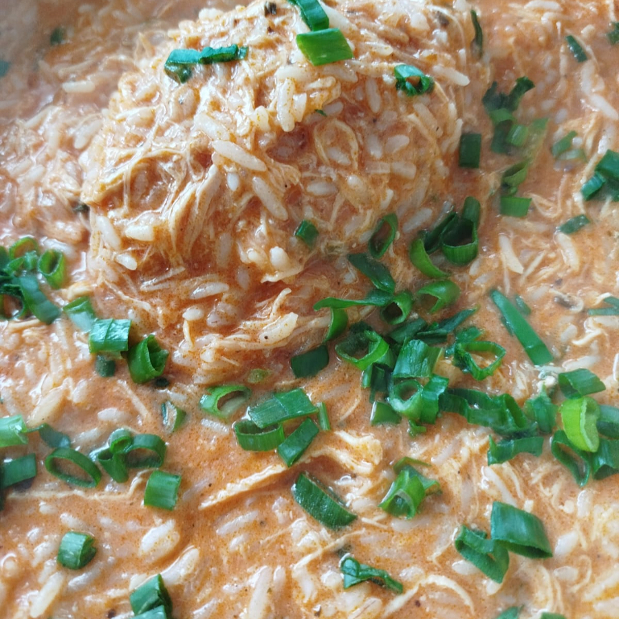 Acompanha somente risoto na marmita!