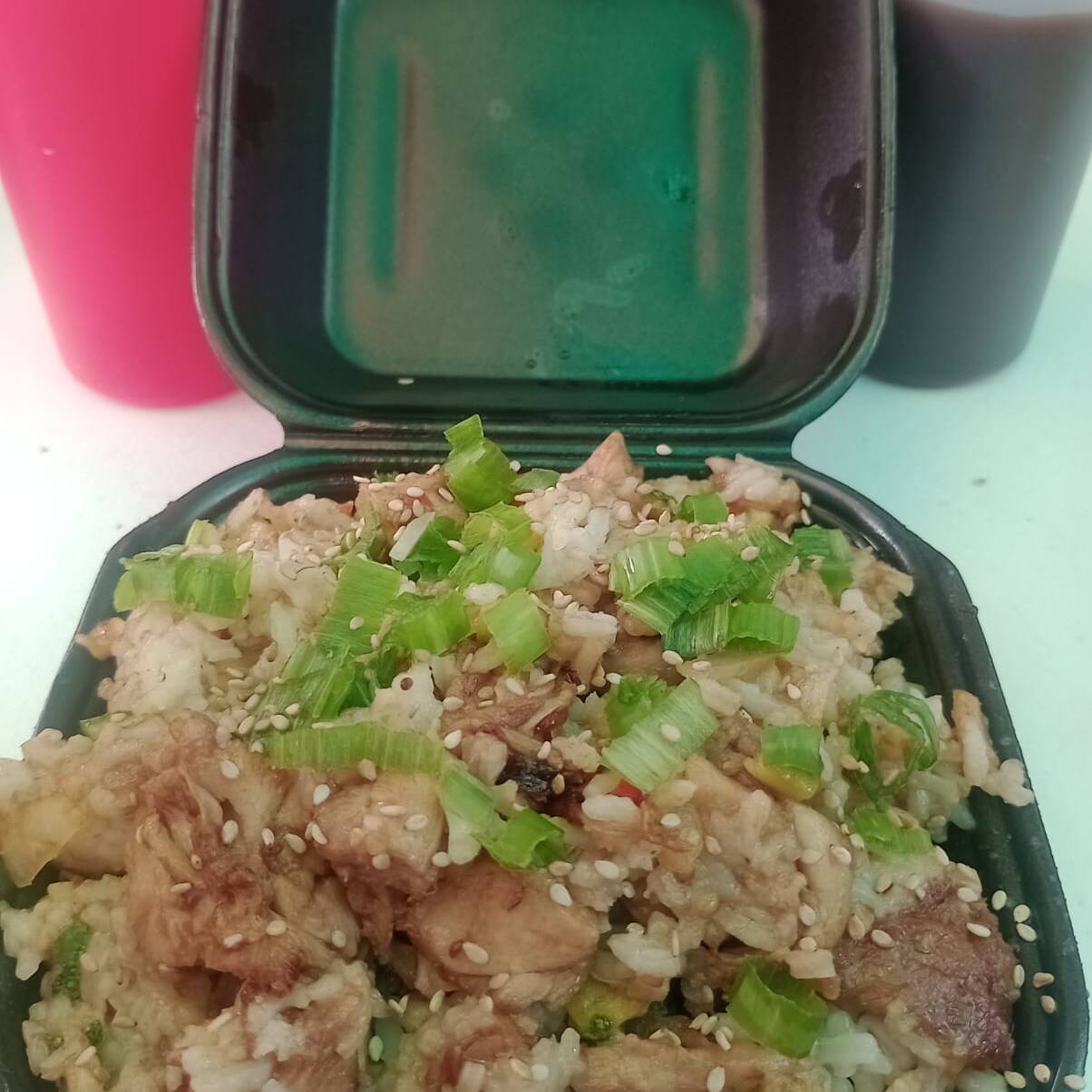YAKIMESHI DE POLLO