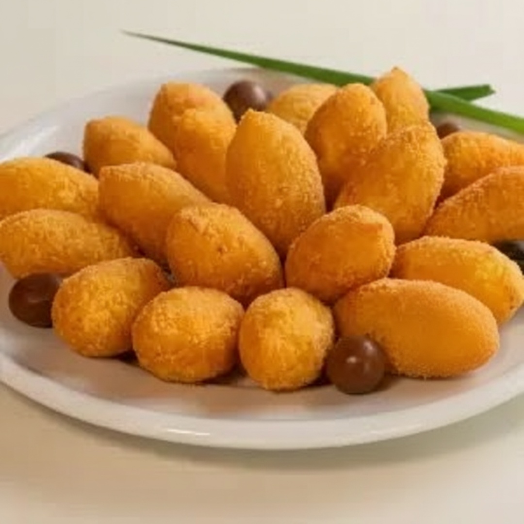 São salgados misturados entre salsicha, coxinha,bolinha de milho e travesseiro presunto e muçarela O sabor dos refrigerantes Pepsi, laranja, Guaraná