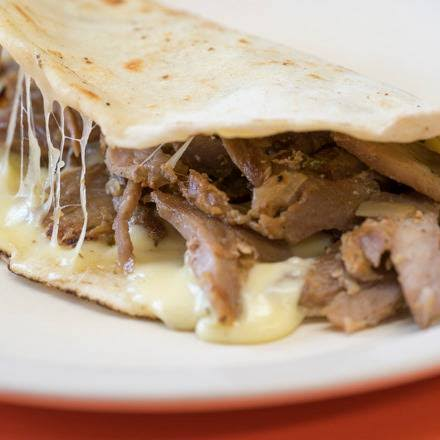 Taco de Sirloin y Queso con Pan Arabe