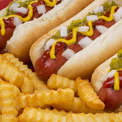 3 HOT DOGS + Papas y refresco