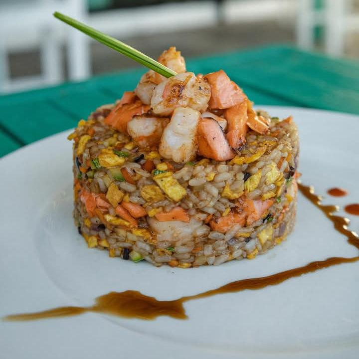 Yakimeshi de Salmón y Camarón