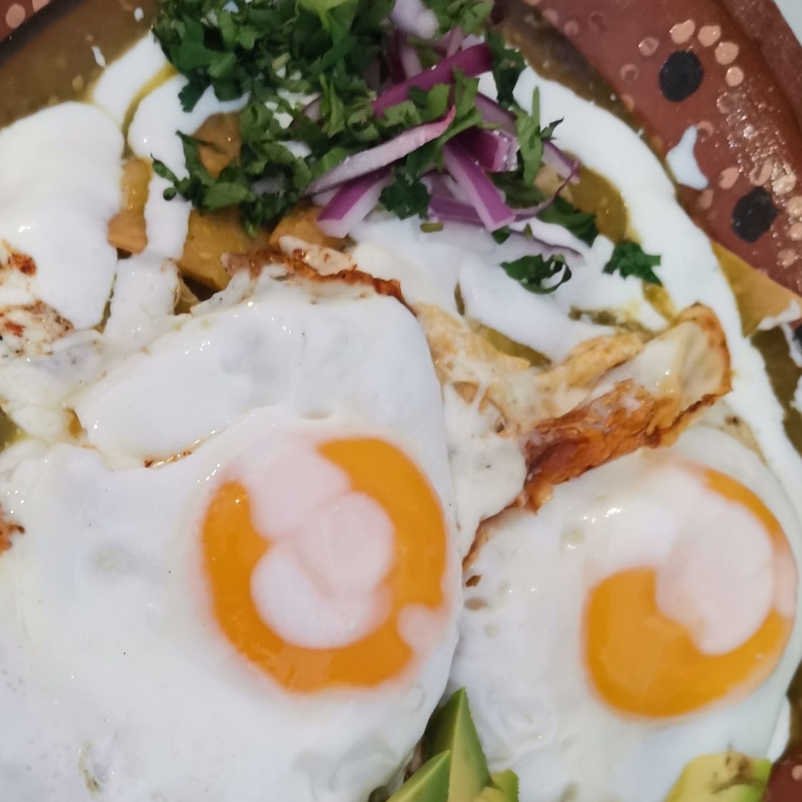Huevos al Gusto con Consomé de Pollo