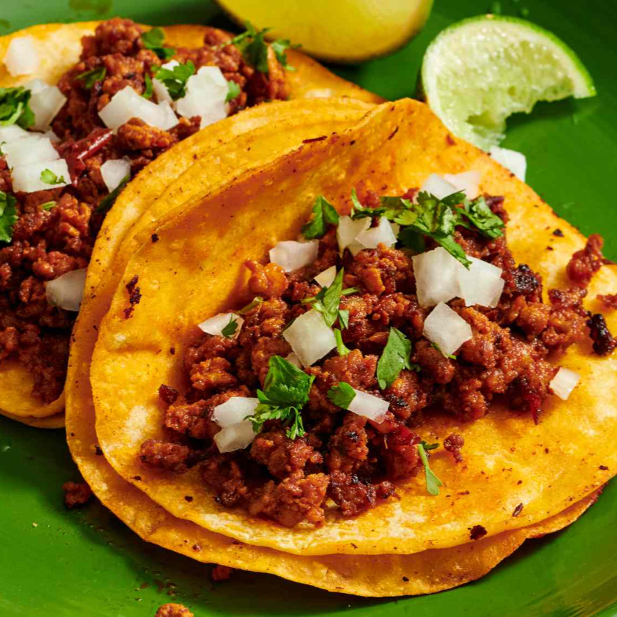 TACOS DE CHORIZO CON QUESO EN TORTILLA DE MAIZ.