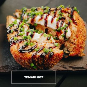 Delicioso cone de alga recheado com arroz, recheios especiais e finalizado com fritura crocante por fora. Sabor irresistível e textura crocante que conquistam a qualquer hora!