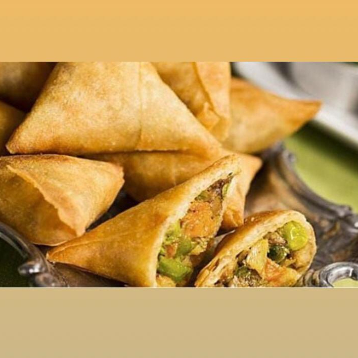 (4) pastéis de legumes com castanha de cajú, amêndoas, ervilha e curry
