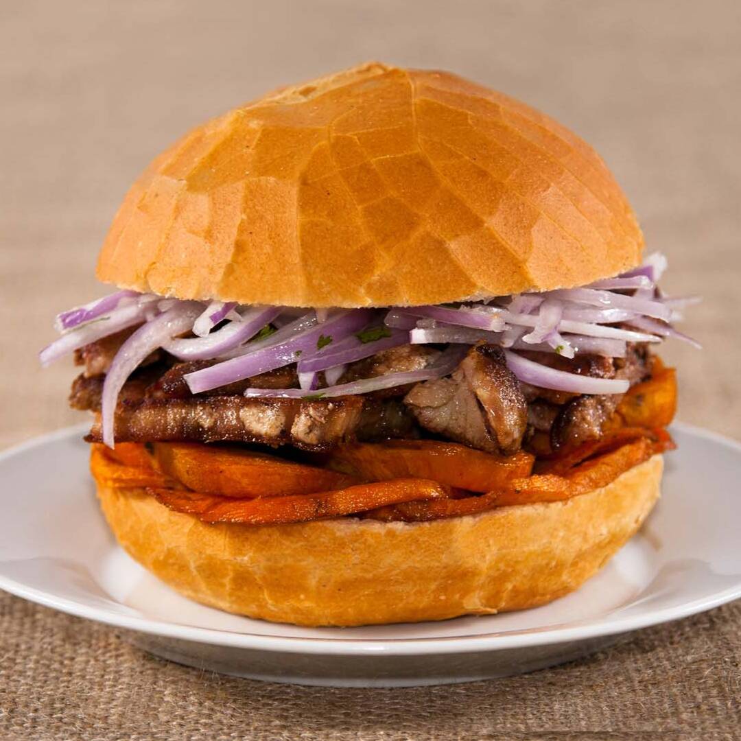 Pan con Chicharron