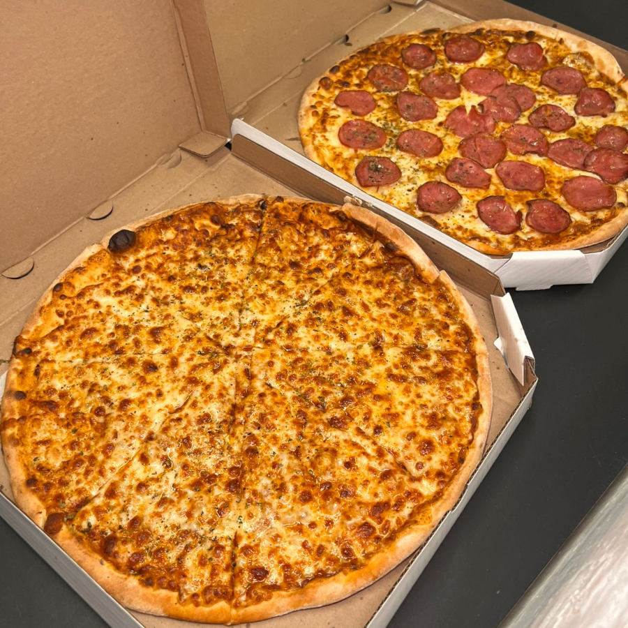 2 Pizzas de 25 cm sendo uma de calabresa e outra de mussarela