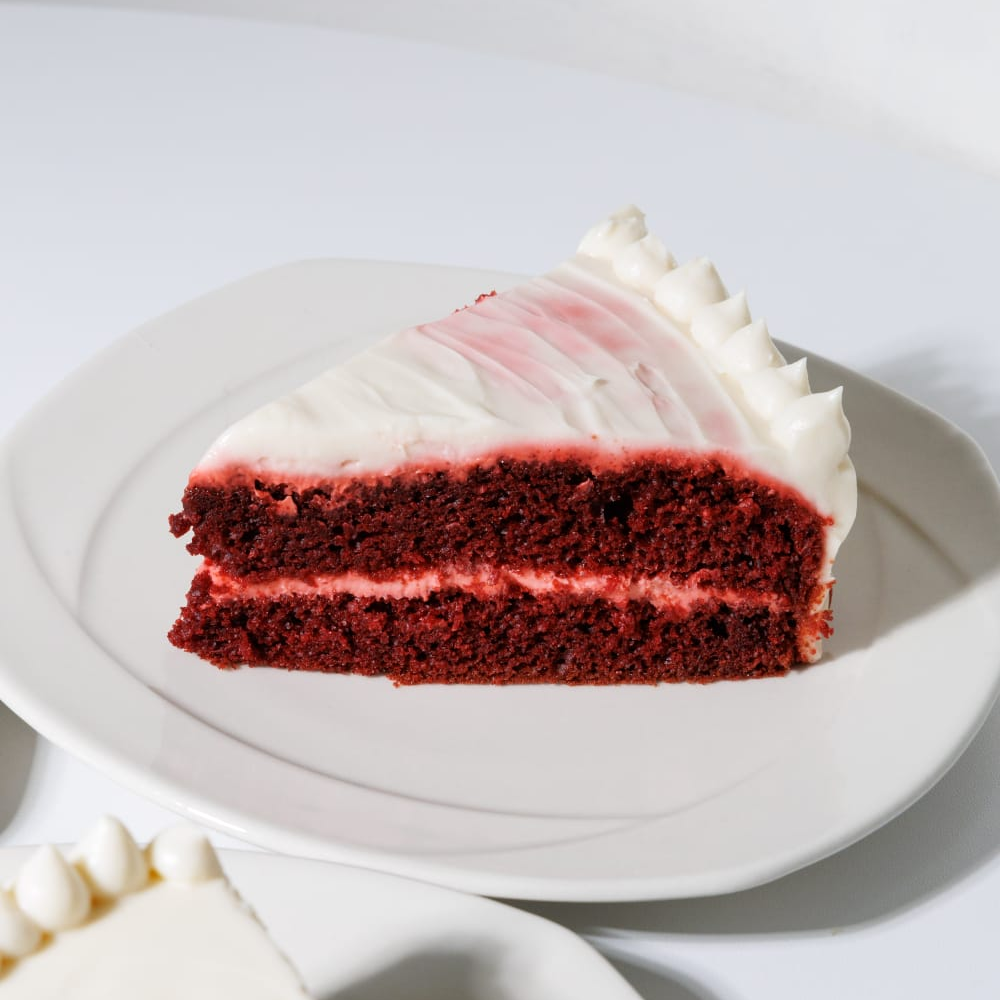 Combo Matcha + Rebanada de Pastel de Red Velvet