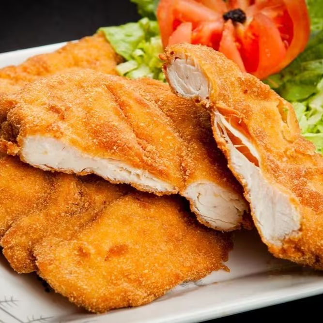 Arroz, feijão , farofa , salada . Escolha entre batata frita ou purê de batata .