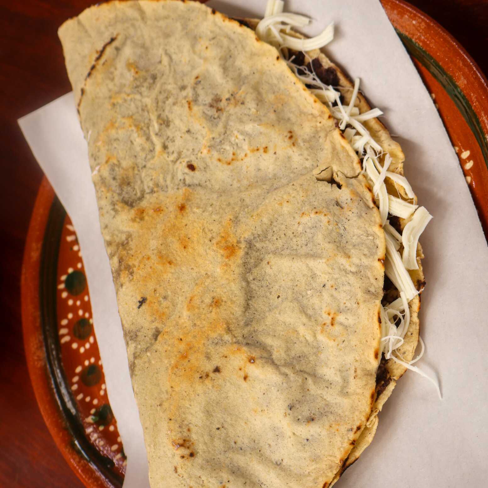 Tlayuda de Quesillo