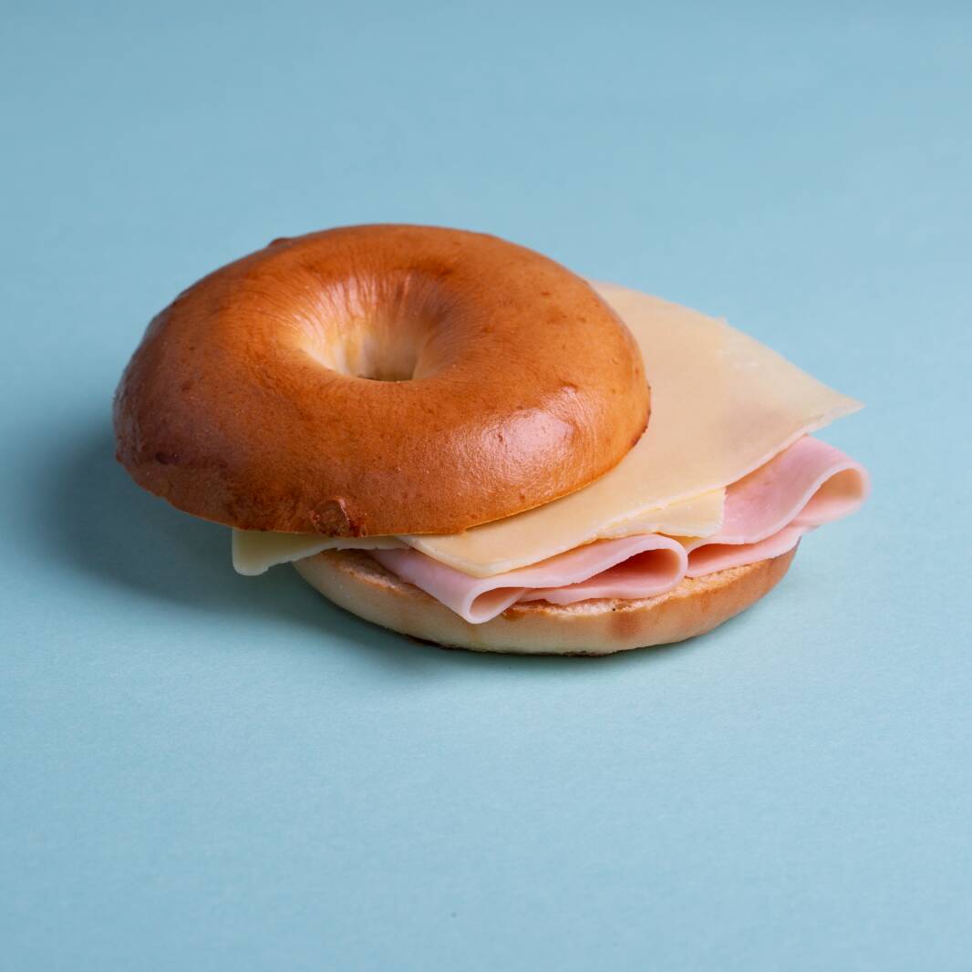 Sándwich Bagel de Jamón y Queso
