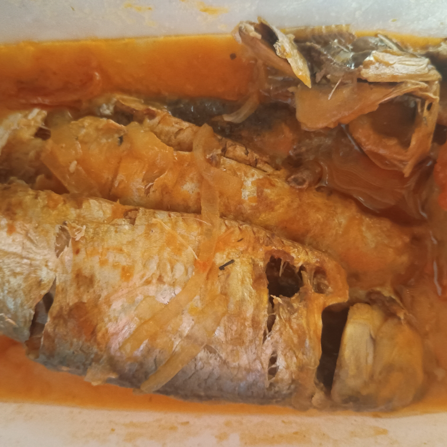 Acompanha Feijão,arroz, macarrão e salada