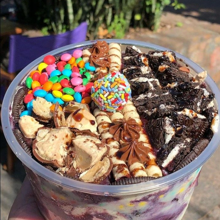 "Desfrute de uma refeição completa e saborosa em nosso pote de 1 Litro. Embalagem segura e com ótima vedação para garantir que seu pedido chegue intacto e quentinho."