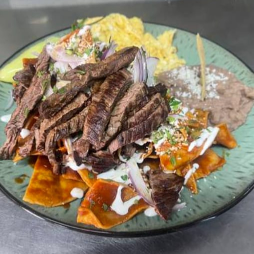 Chilaquiles con Arrachera+bebida