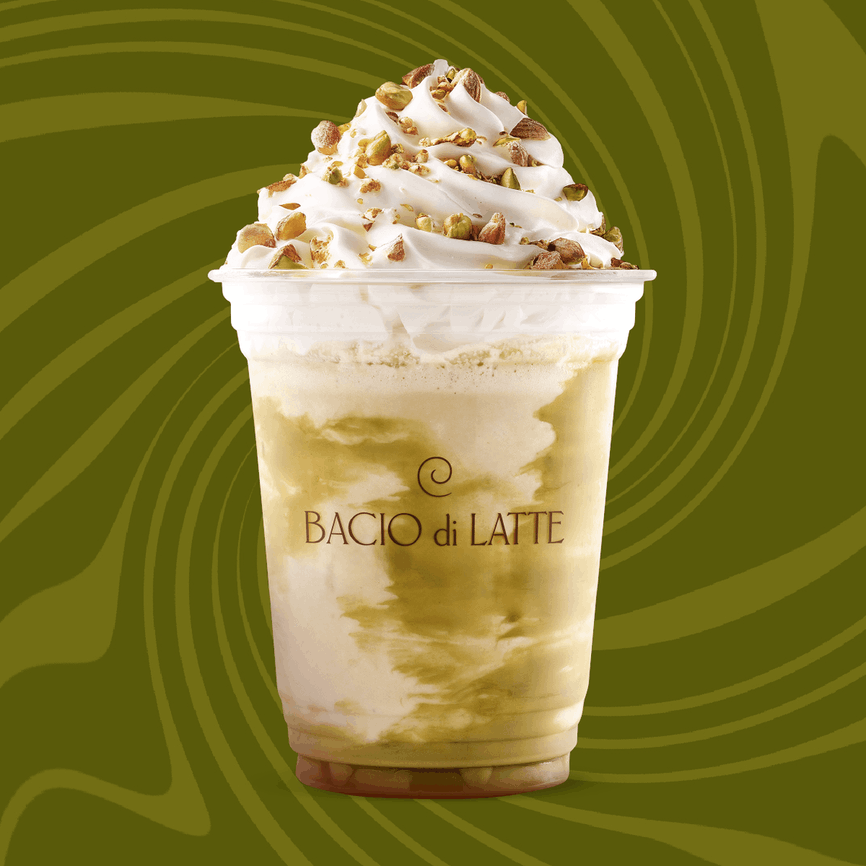 Muita calda de pistache, milkshake cremoso feito com gelato de Pistache, chantilly fresco e crocante de pistache para finalizar.