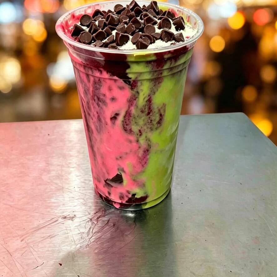 ACOMPANHA
CREME DE AÇAI
CREME DE MORANGO
PISTACHE
LEITE PO
GOTAS DE CHOCOLATE