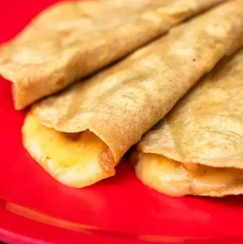 ORDEN DE TRES QUESADILLAS DE MAÍZ