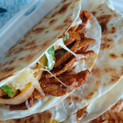 QUESADILLA CON CARNE