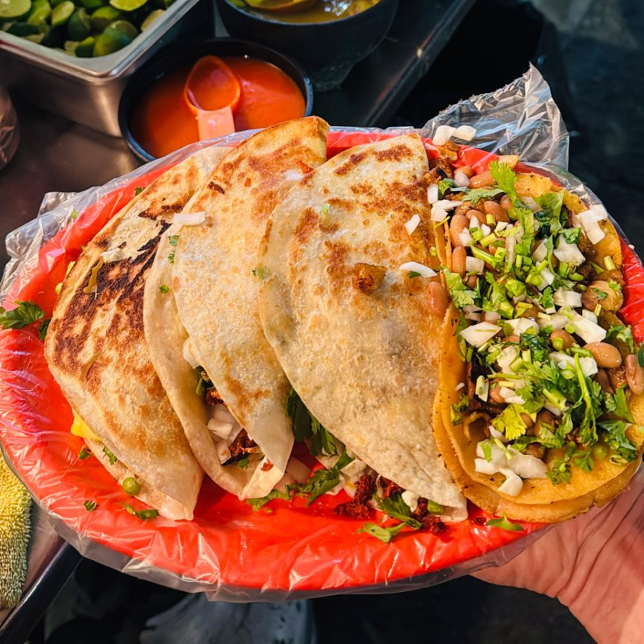 Dos Quesadillas Asada y 2 Tacos Gratis de Adobada