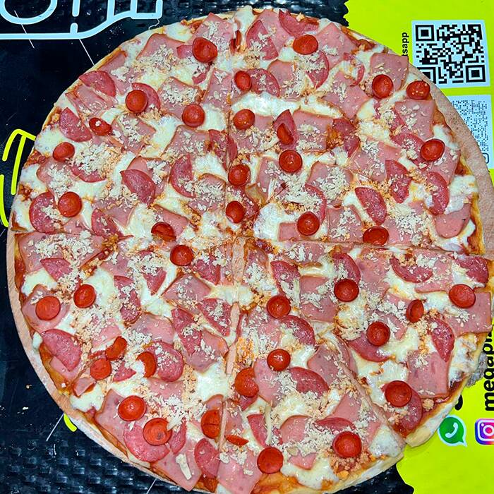 Pizza Extra Grande 5 Carnes+ Bebida 1.5L