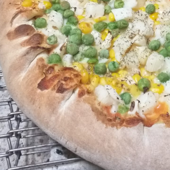 MOLHO AO SUGO, MUSSARELA, MILHO, ERVILHA, PALMITO E ORÉGANO