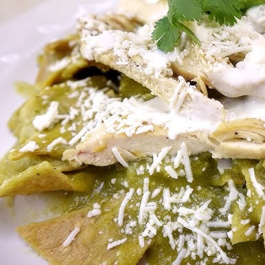 Chilaquiles Verdes o Rojos con Pollo
